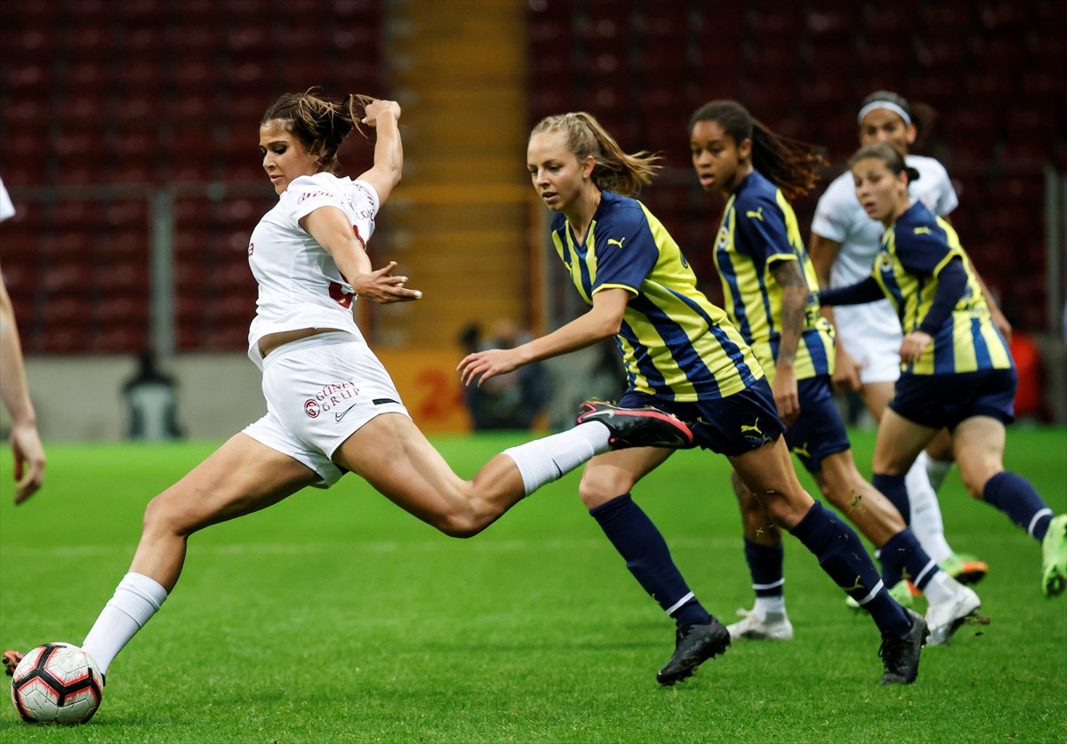 Fenerbahçe and Galatasaray Women's Football Teams Playe