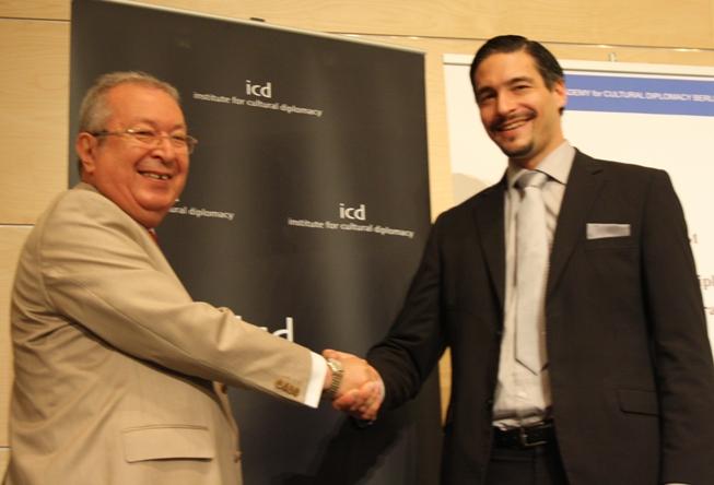 “Levant, Kültürel Diplomasi’nin Beşiği” adlı toplantıya katılan Dr. Akkan Suver bir konuşma yaptı