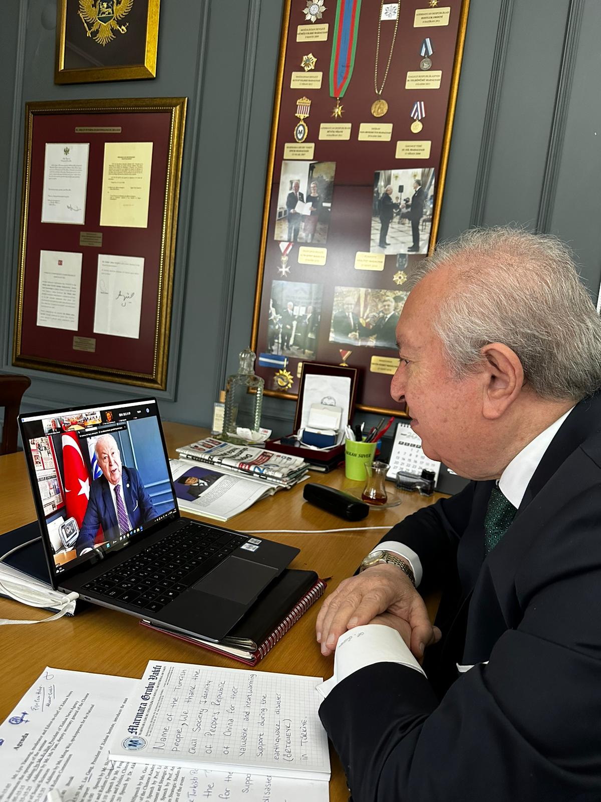 Dr. Akkan Suver, Xinhua Haber Ajansı’nın Zoom Toplantısına Katıldı