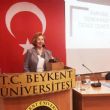 Beykent üniversitesi Fen ve Edebiyat Fakültesi tarafından tertiplenen uluslararası Toplum ve Demokrasi Sempozyumu’nda Müjgan Suver konuşma yaptı