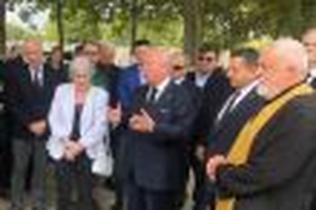 Ebediyete intikal eden İon İliescuya saygı