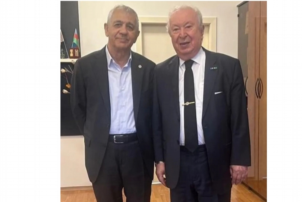 Dr. Akkan Suver ve Sezgin Bilgiç Hazar Üniversitesi'ni ziyaret etti