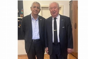 Dr. Akkan Suver ve Sezgin Bilgiç Hazar Üniversitesi'ni ziyaret etti