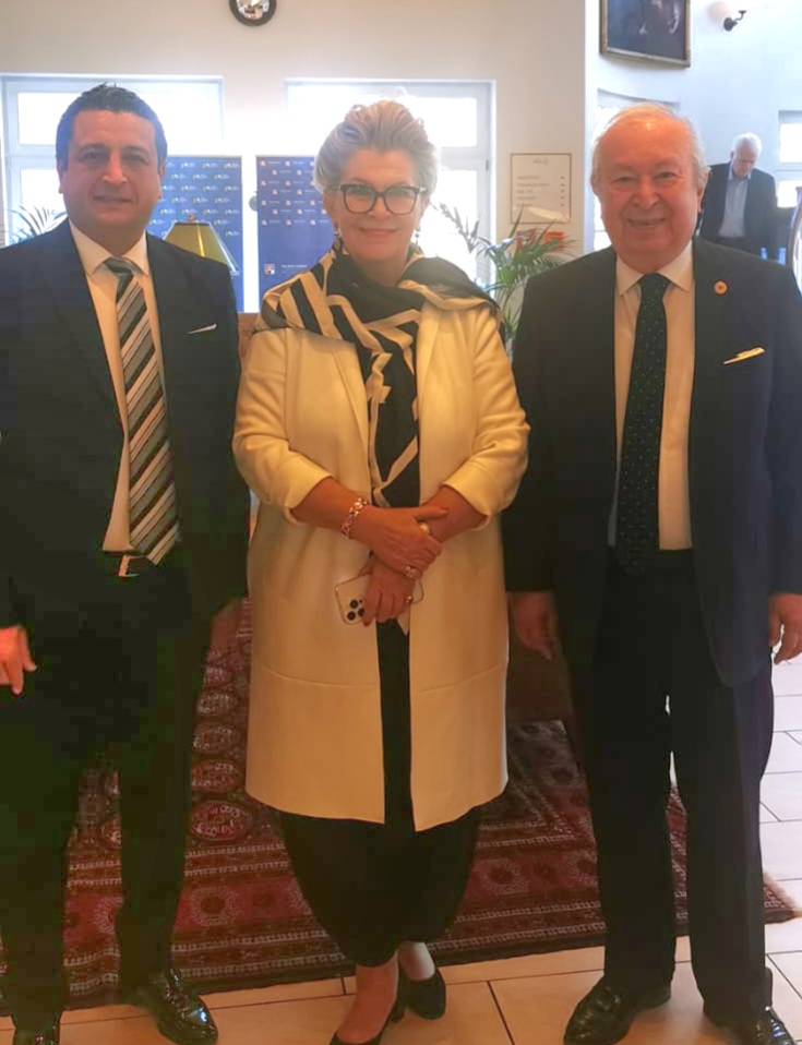 Dr. Akkan Suver ve Sezgin Bilgiç Macar Büyükelçi Katalin Bogyay ile görüştü Dr. Akkan Suver ve Sezgin Bilgiç Macar Büyükelçi Katali