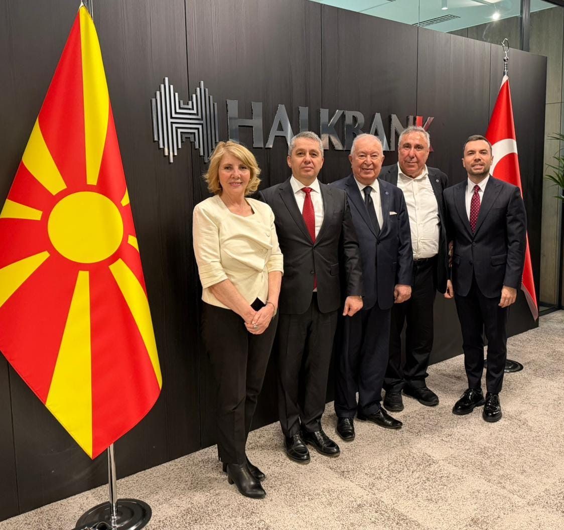 Halk Bankası Üsküp Genel Müdürü Dr. Fatih Şahbaz'a ziyaret Halk Bankası Üsküp Genel Müdürü Dr. Fatih Şahbaz'a ziya