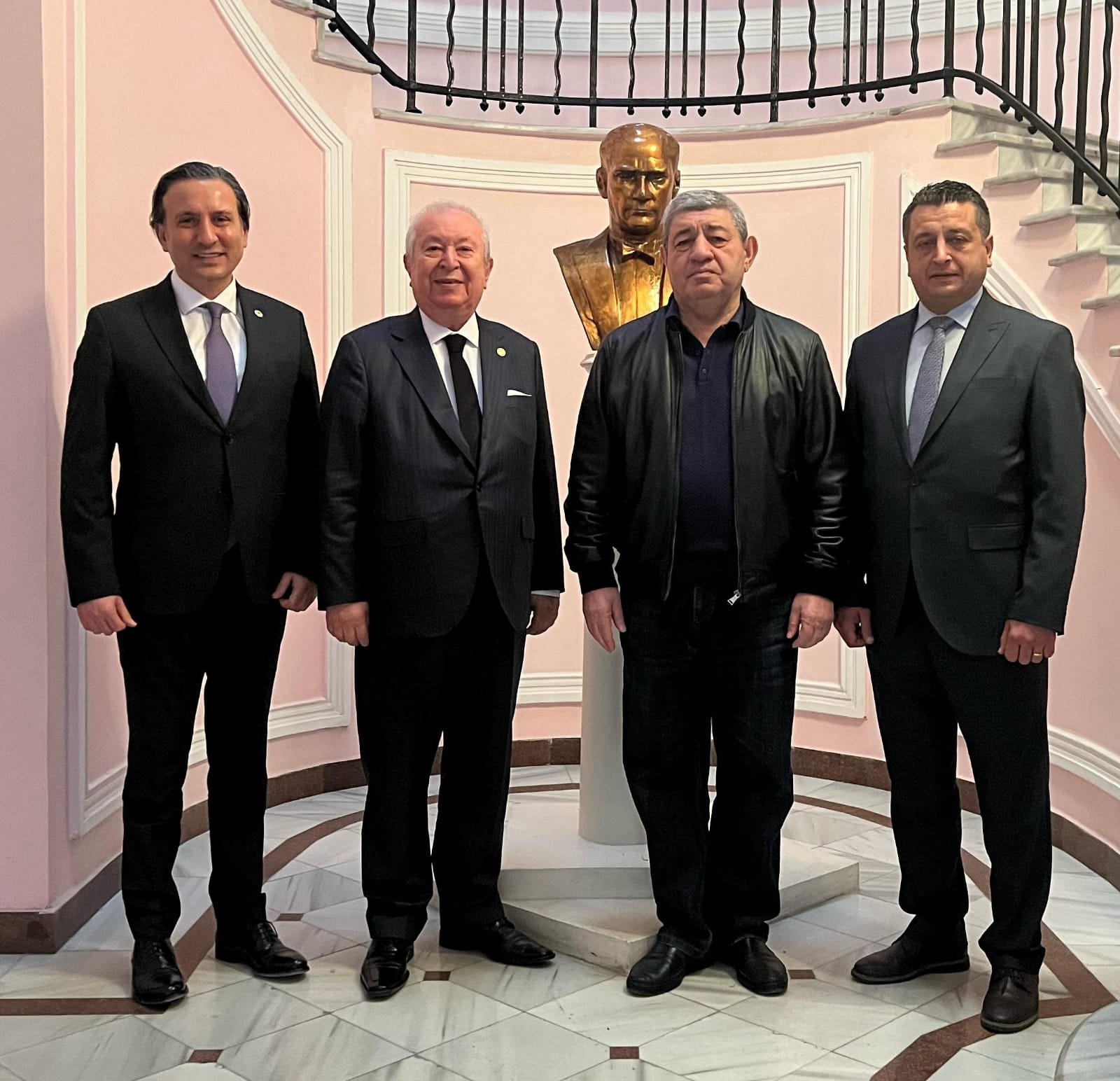Marmara Grubu Vakfı Azerbaycanda Atatürk Merkezini ziya