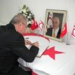 Marmara Grubu Vakfı Genel Başkanı Dr. Akkan Suver İstanbul Kuzey Kıbrıs Türk Cumhuriyeti Başkonsolosluğunda Rauf Denktaş için acılan Anı Defterini imzaladı