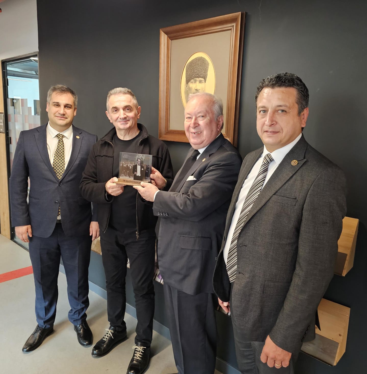 Marmara Vakfı Cemal Bayazıt'ı ziyaret etti Marmara Vakfı Cemal Bayazıt'ı ziyaret etti