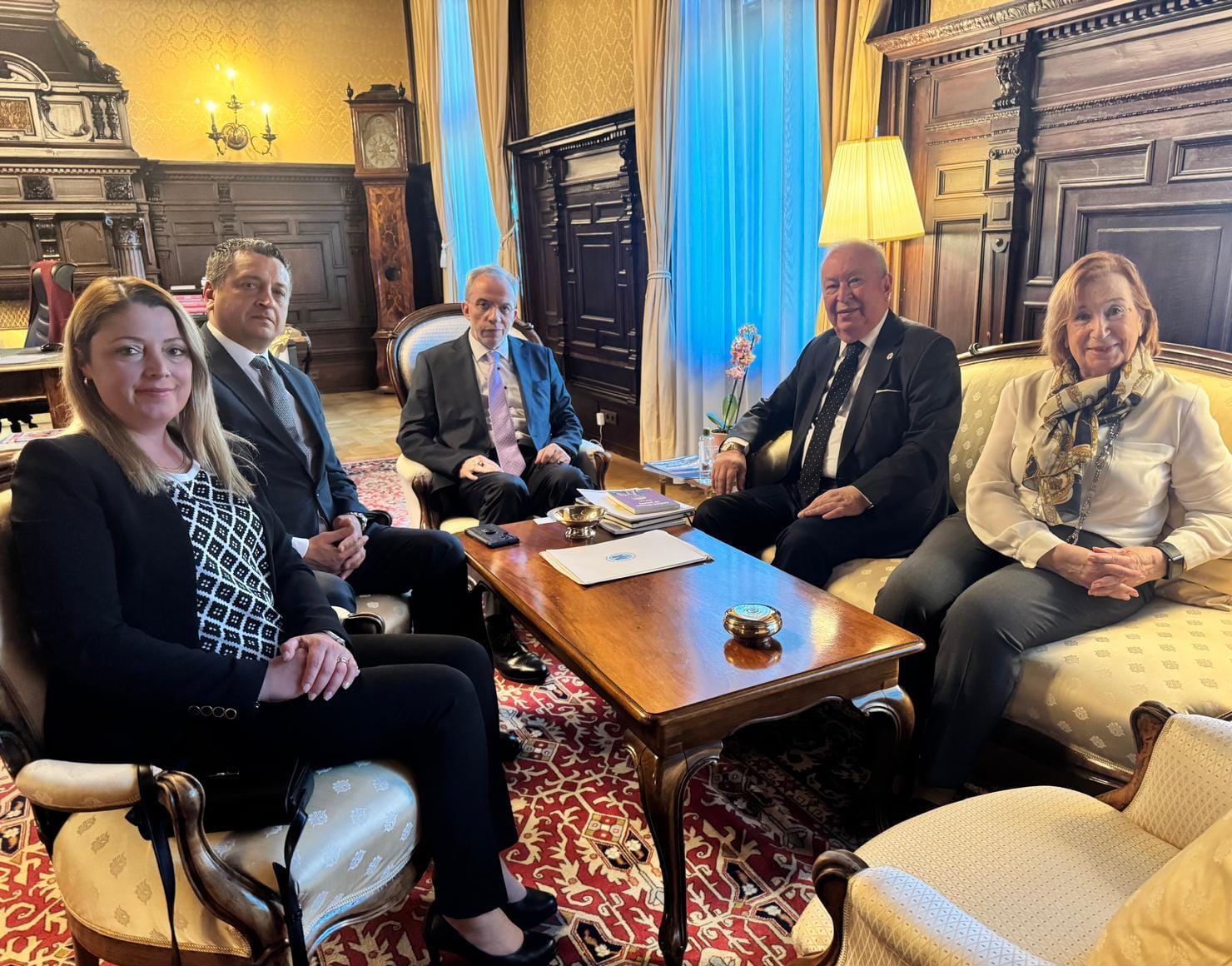 Türkiyenin Viyana Büyükelçisi Gürsel Dönmez, Marmara Grubu Vakfını kabul etti Türkiyenin Viyana Büyükelçisi Gürsel Dönmez, Marmara Gr